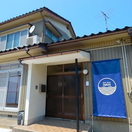 Guesthouse Iwase Toyama Station Buitenkant foto