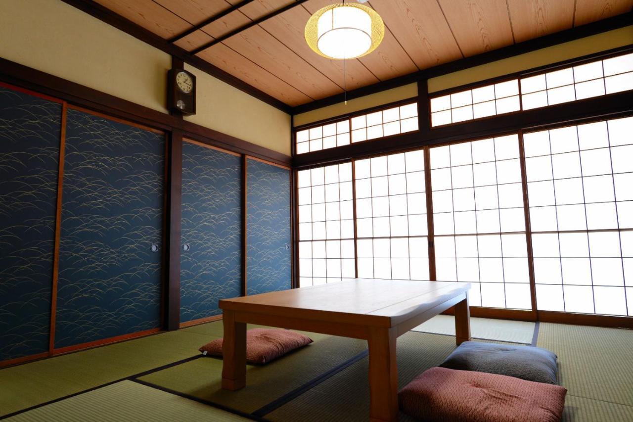 Guesthouse Iwase Toyama Station Buitenkant foto