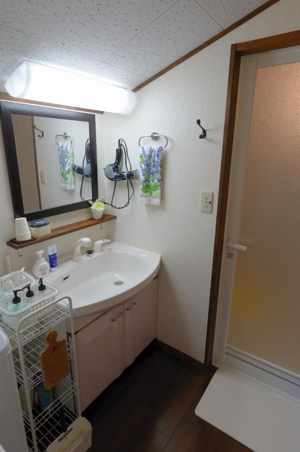 Guesthouse Iwase Toyama Station Buitenkant foto