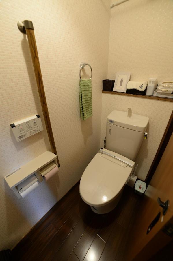 Guesthouse Iwase Toyama Station Buitenkant foto