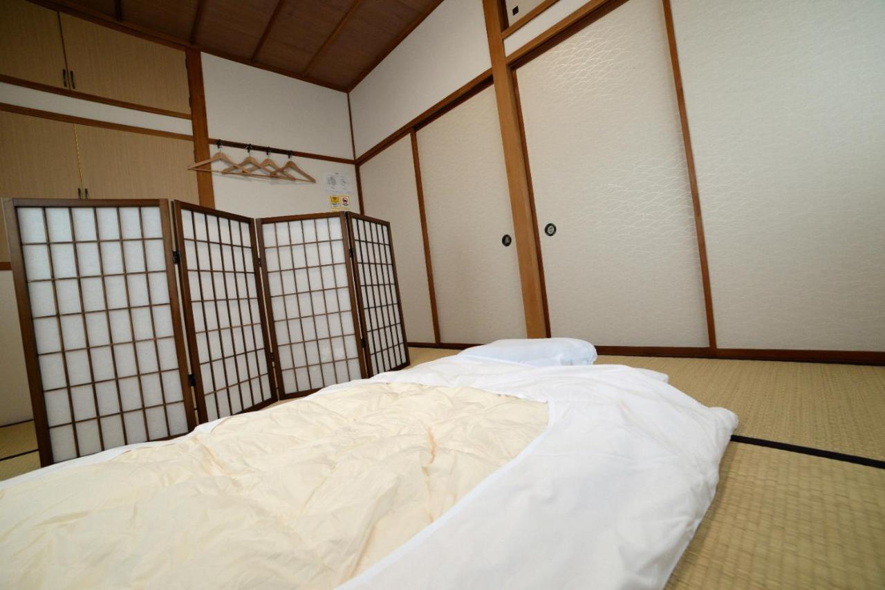 Guesthouse Iwase Toyama Station Buitenkant foto