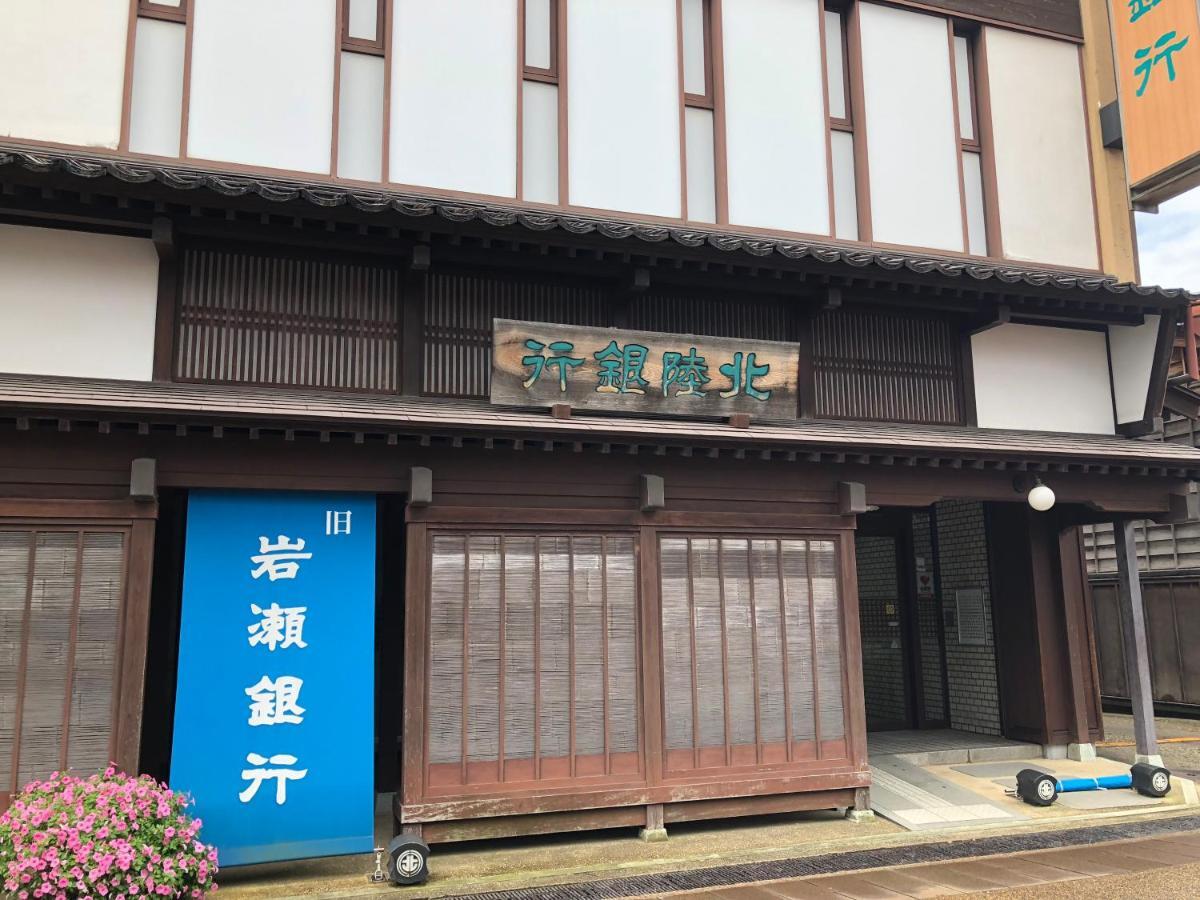 Guesthouse Iwase Toyama Station Buitenkant foto