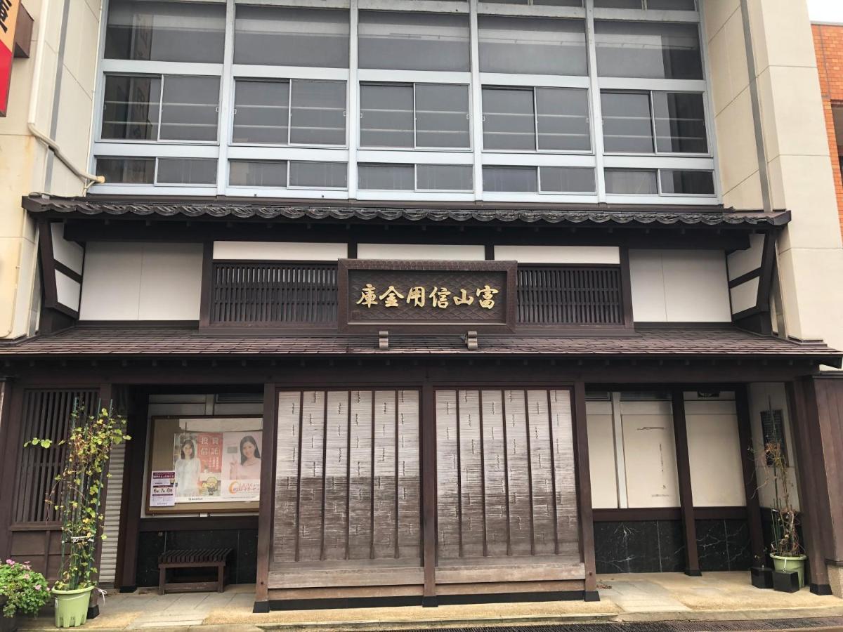 Guesthouse Iwase Toyama Station Buitenkant foto
